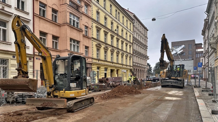 Ovenecká ulice v Praze během rekonstrukce.