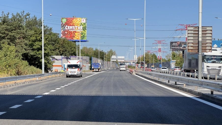 Zrekonstruovaná Kbelská ulice v Praze.