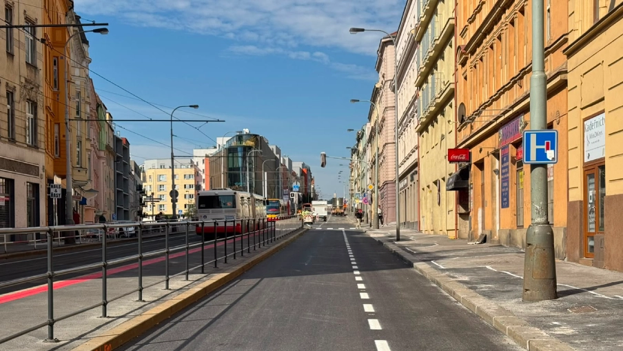 Plzeňská ulice v Praze po dokončení 2. etapy rekonstrukce.