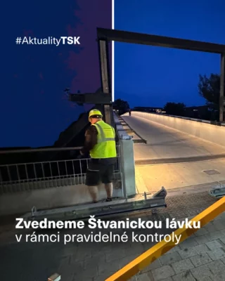 🛠️ Při pravidelné kontrole budeme zvedat Štvanickou lávku!

Akci provedeme v noci ze čtvrtka 30. 10. (od 23:00) na pátek 31. 10. (do 7:30). 📅

Zdvih zajišťujeme ve spolupráci se společností @skanska.v.cr.a.sr, která lávku postavila.

Po celou dobu prací bude lávka kompletně UZAVŘENA pro pěší i cyklisty. 🚴🚶🏼

⚠️ Obchozí ani objízdná trasa značená nebude. Na obou stranách lávky však budou stát zaměstnanci firmy Skanska, kteří ochotně nasměrují na alternativní trasu vedoucí přes Hlávkův most nebo Štvanický ostrov. 

ℹ️ Štvanická lávka je jedním z mála mostů v České republice, který disponuje zvedacím mechanismem. Most dokážeme zvednout o 3,2 metru za zhruba 17 minut.

#TSKPraha #TSK #Praha #Praha8 #stvanickalavka #HolKa #lavka #zdvih #kontrola