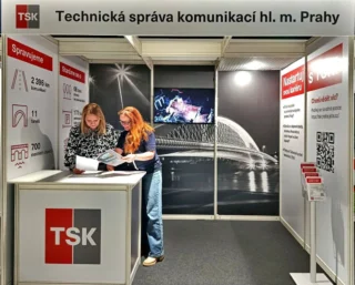 📍 Už zítra startuje Career Expo a my budeme u toho.

Dnes jsme si s malým předstihem „zabydleli“ náš stánek a ladíme poslední detaily. Najdete nás na výstavní ploše v interiéru stadionu – a budeme rádi, když se u nás zastavíte.

Zajímá vás, jaké příležitosti nabízíme a jak může vypadat vaše profesní cesta u nás?

Přijďte si s námi popovídat.
Rádi představíme, na čem pracujeme – i kam směřujeme.

Těšíme se na vás na našem stánku na Career Expo. 👋

Více o veletrhu: www.careerexpo.cz

Více o nás: www.tsk-praha.cz

#TSKPraha #CareerExpo #PráceVPraze #TechnickáSprávaKomunikací #BudujemePrahu