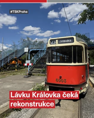 🚧 Lávku Královka přes ulici Gymnastická čeká rozsáhlá oprava.

Během následujících měsíců projde lávka komplexní rekonstrukcí, která prodlouží její životnost a zajistí bezpečný provoz do dalších let. Součástí prací bude obnova protikorozní ochrany, výměna jednoho z hlavních nosníků nad komunikací, instalace nových roznášecích roštů i nové dřevoplastové mostovky.

Stavba si vyžádá uzavření lávky pro pěší i omezení provozu v ulici Gymnastická. V průběhu prací bude také docházet k dílčím omezením tramvajové dopravy. Po celou dobu rekonstrukce však zůstanou vždy v provozu minimálně dvě tramvajové koleje.

📸 Na fotografiích se můžete podívat na současný stav lávky před zahájením prací.

✅ Dokončení rekonstrukce předpokládáme na začátku prosince.

#TSK #kralovka #lavka
