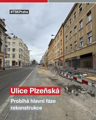🚧 Na Plzeňské běží nejnáročnější fáze letošních prací.

Aktuálně probíhá hlavní uzávěra v rámci rozsáhlé koordinované rekonstrukce, na které společně spolupracují TSK, Pražská vodohospodářská společnost a Pražská plynárenská Distribuce.

Hlavním cílem je obnova zastaralých vodovodních a plynovodních sítí a následná rekonstrukce povrchů. Díky koordinaci všech investorů probíhají práce podle společného harmonogramu, což výrazně zkracuje dobu dopravních omezení a snižuje riziko budoucích havárií.

⚠️ V současné fázi je Plzeňská uzavřena v úseku U Trojice – Jinonická a doprava je převedena do ulice Vrchlického, obdobně jako při loňských pracích.

Součástí stavby jsou také opravy vozovky, uličních vpustí a další nezbytné práce na dopravní infrastruktuře.

Děkujeme všem řidičům, cestujícím i místním obyvatelům za trpělivost. 🙏

📍 Aktuální informace o stavbě a dopravních omezeních najdete na portálu opravujeme.to.

#TSK #Plzenska #praha5