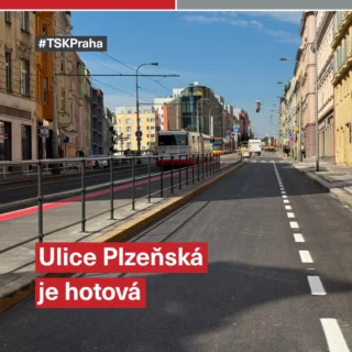 🎉 Plzeňská je hotová.

Po několika měsících intenzivních prací končí jedna z největších letošních dopravních staveb v Praze. Na fotografiích vidíte doslova poslední hodiny před dokončením celé rekonstrukce.

⏱️ Jak bude probíhat návrat do běžného provozu?

• Pátek 28. srpna od cca 21:00 začneme odstraňovat dopravní omezení a přechodné dopravní značení.
• Během noci proběhnou poslední dokončovací práce, úpravy značení a úklid komunikace.
• V sobotu 29. srpna nejpozději do 4:30 ráno bude Plzeňská plně zprovozněna pro automobilovou dopravu i autobusové linky MHD, které se vrátí na své standardní trasy.

🚧 Za uplynulé měsíce se podařilo spojit síly hned tří městských společností a v jednom termínu zrealizovat obnovu inženýrských sítí, opravy vozovky i další nezbytné práce. Díky této koordinaci se podařilo výrazně zkrátit dopravní omezení a zároveň předejít budoucím haváriím.

Nové asfaltové vrstvy, opravené uliční vpusti, upravené obruby, nové dopravní značení a modernizovaná infrastruktura pod povrchem. To vše je výsledkem několikaměsíční práce desítek lidí přímo na stavbě i v jejím zázemí.

A ještě jedna důležitá zpráva: začátek nového školního roku už bude na Plzeňské i v navazujících ulicích bez omezení souvisejících s rekonstrukcí.

Děkujeme všem obyvatelům, řidičům, cestujícím MHD i podnikatelům v okolí za trpělivost během celé stavby.

#TSK #plzenska